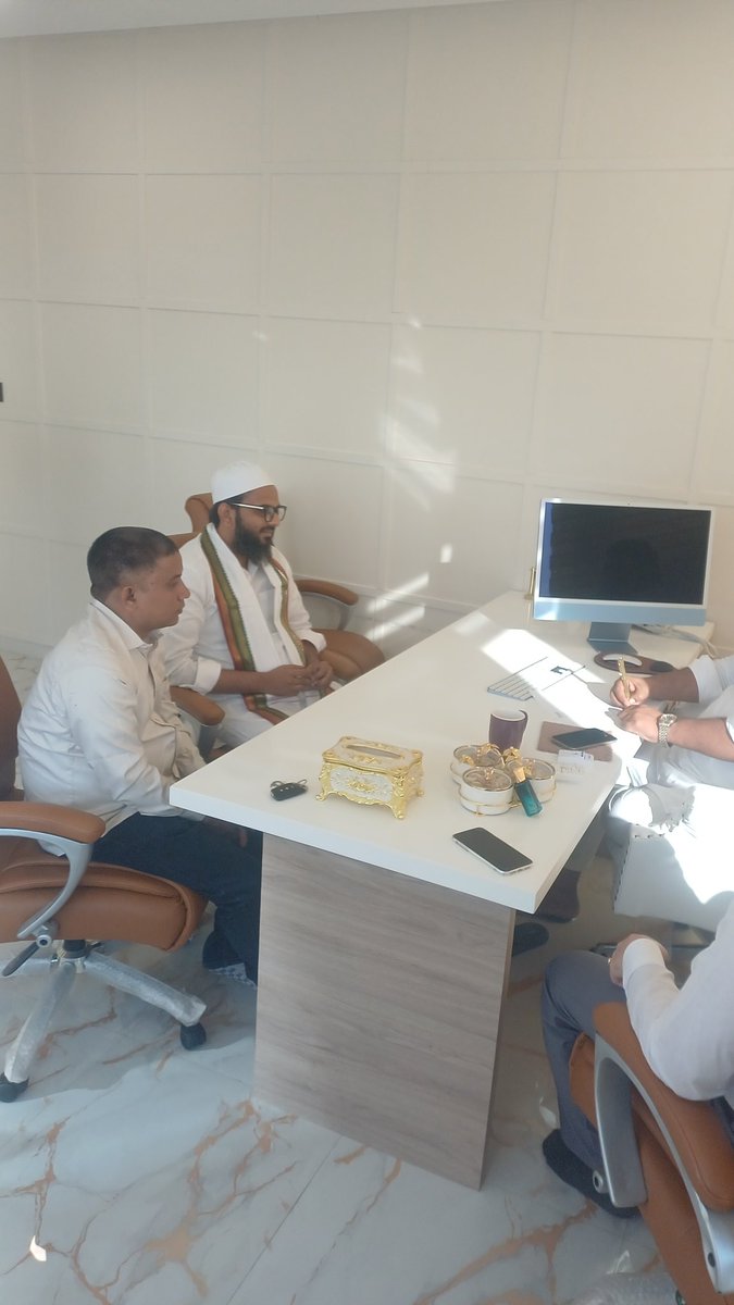 afrozsir's tweet photo. आज महाराष्ट्र राज्य मौलाना आज़ाद आर्थिक महामंडल सदस्य,राष्ट्रीय अध्यक्ष मुस्लिम वेलफेयर एसोसिएशन सलीम सारंग जी से मुलाक़ात हुई,माइनॉरिटी से सम्बंधित अनेक मसलो और महानगर पालिका चुनाव पर चर्चा हुई
आज मुझे मुस्लिम वेलफेयर एसोसिएशन ग्रेजुएट सेल का महाराष्ट्र अध्यक्ष नियुक्त किया गया https://t.co/mZ8JiHK7f4