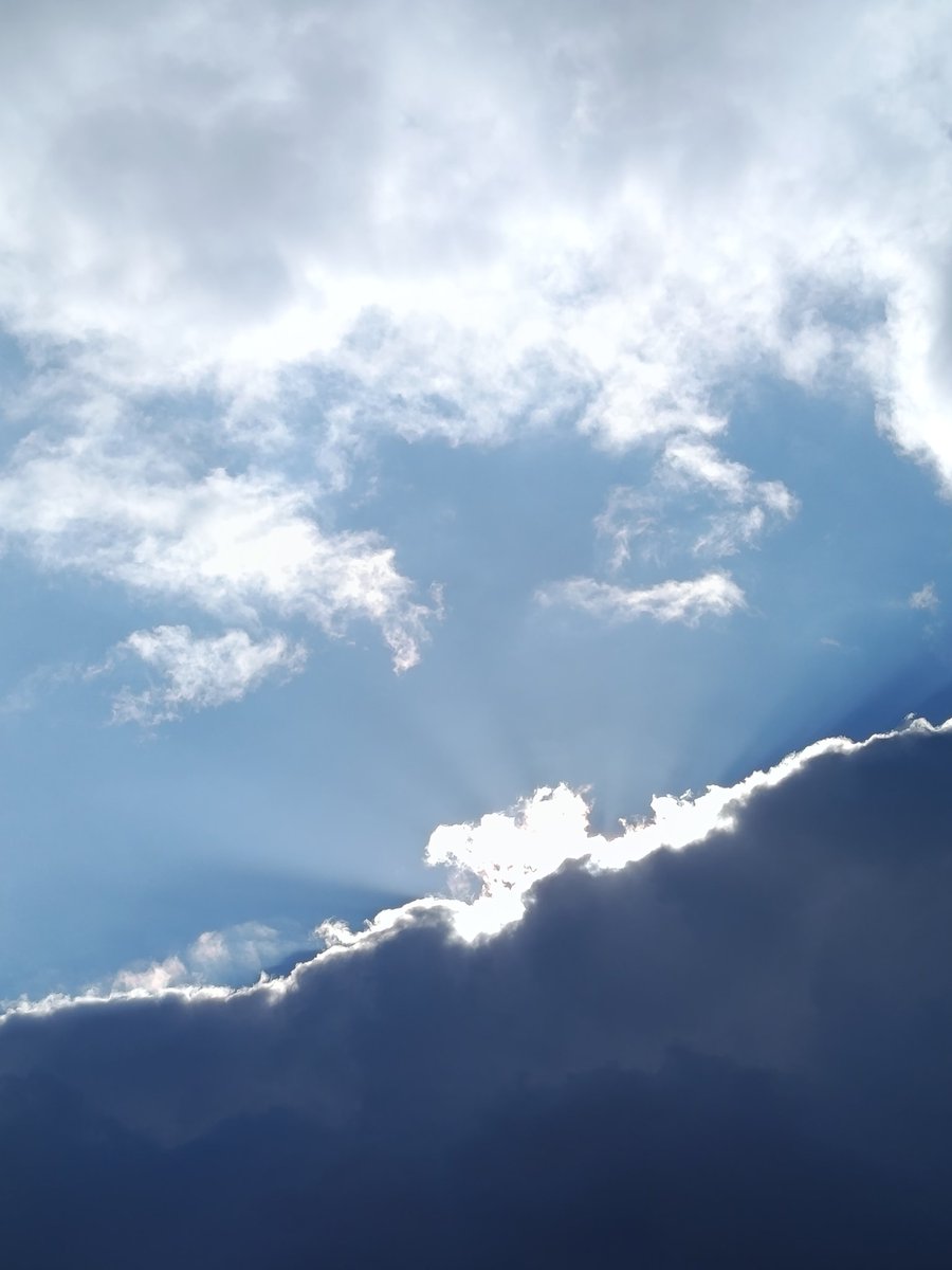 denfilio23's tweet image. Λες και σκάει το κύμα στην ακτογραμμή..