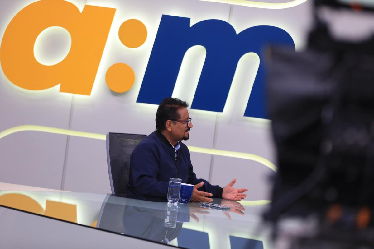 “En la comunidad educativa, el programa #DosEscuelasXDía es una realidad en El Salvador”, indica el sociólogo y docente, <a href="/MAURODPOLITICO/">MAURICIO RODRIGUEZ</a>.