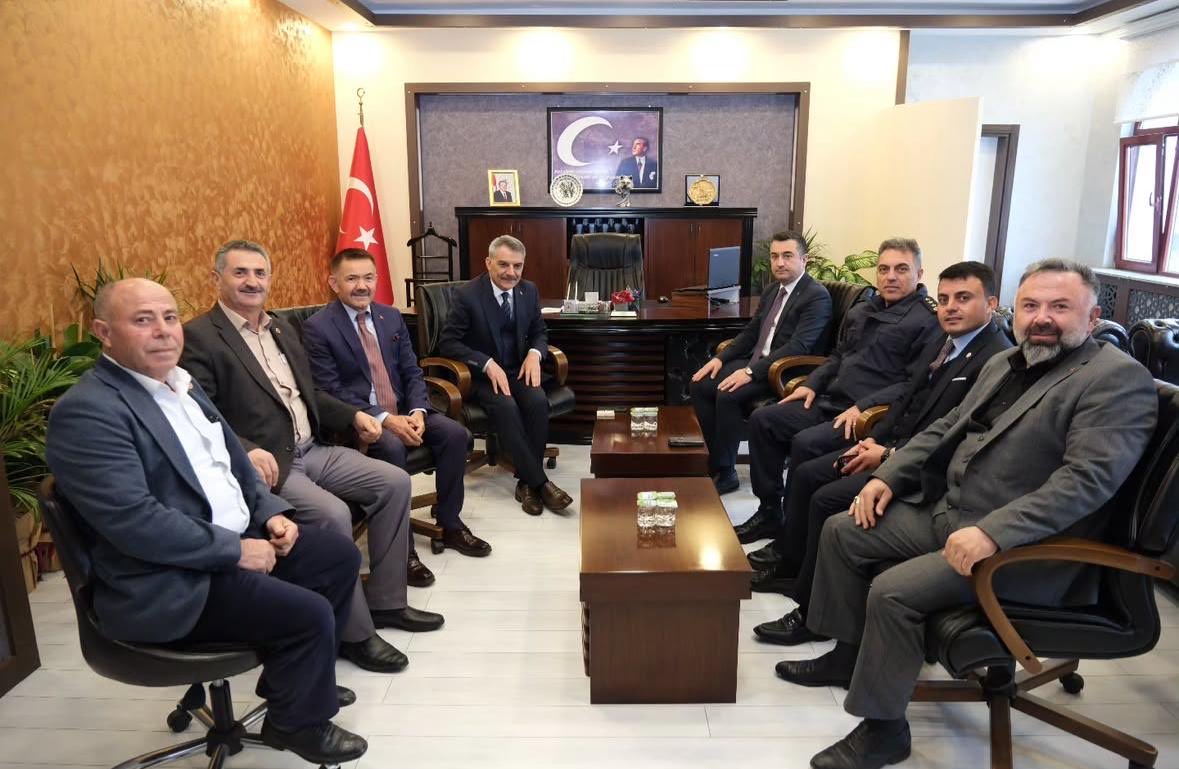 Yozgat Valimiz Sayın Mehmet Ali Özkan, Kaymakamımız Sayın Can KURT’u makamında ziyaret ederek ilçemizde yürütülen çalışmalar hakkında bilgi aldı.