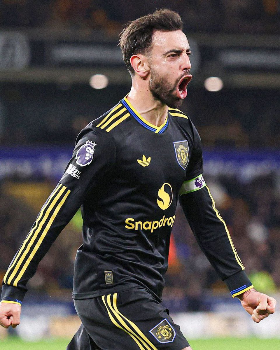 DCs_FootballTv's tweet photo. Bruno Fernandes is on fire! ๐ฅ
The Man Utd midfielder ranks 3rd in Europeโs Top 5 leagues for assists this season with 6 so far. ๐ฏ
#BrunoFernandes #ManUtd #EPL #TopAssists https://t.co/Ur5y88s2px