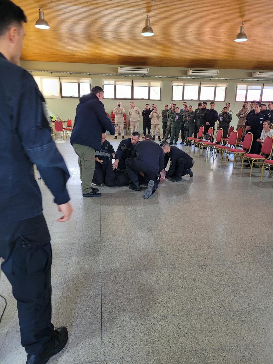 🚨 WORKSHOP PARA FUERZAS DE SEGURIDAD 🚨
<a href="/issupargentina/">ISSUP Argentina</a>  auspició un workshop del Dr. Daniel Russo, dirigido a las Fuerzas Policiales.
✅ Objetivo: capacitar en intervención y atención en la vía pública para personas con TUS y problemas de Salud Mental. <a href="/issupnet/">ISSUP</a> <a href="/CICAD_OEA/">CICAD_OEA</a>