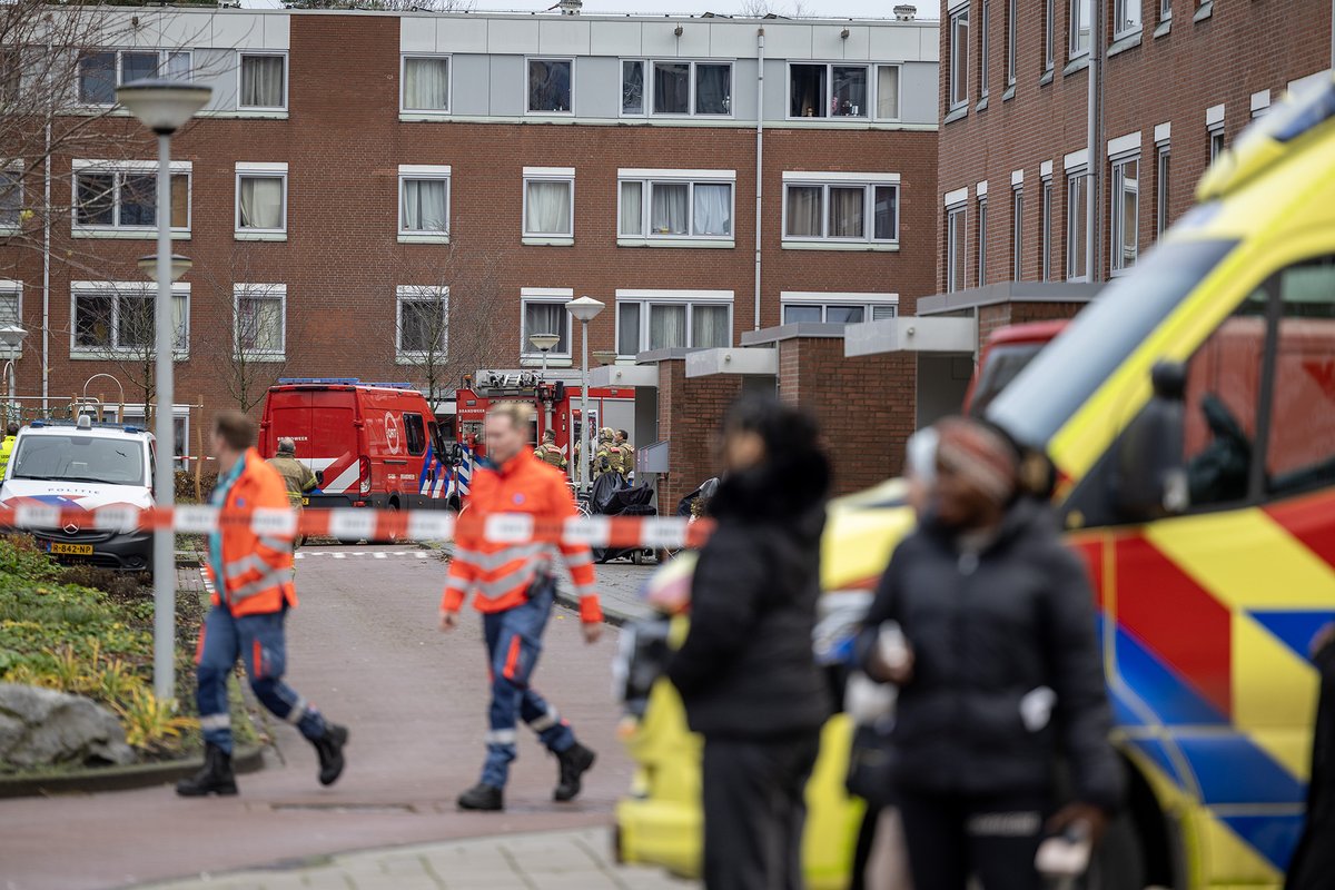 mvbergen's tweet photo. Appartementencomplex #Nieuwlandhof  #Amsterdam ontruimd vanwege #explosief, de #EOD en #politie doen onderzoek #grip1 #QRT https://t.co/OTClrvsYBI