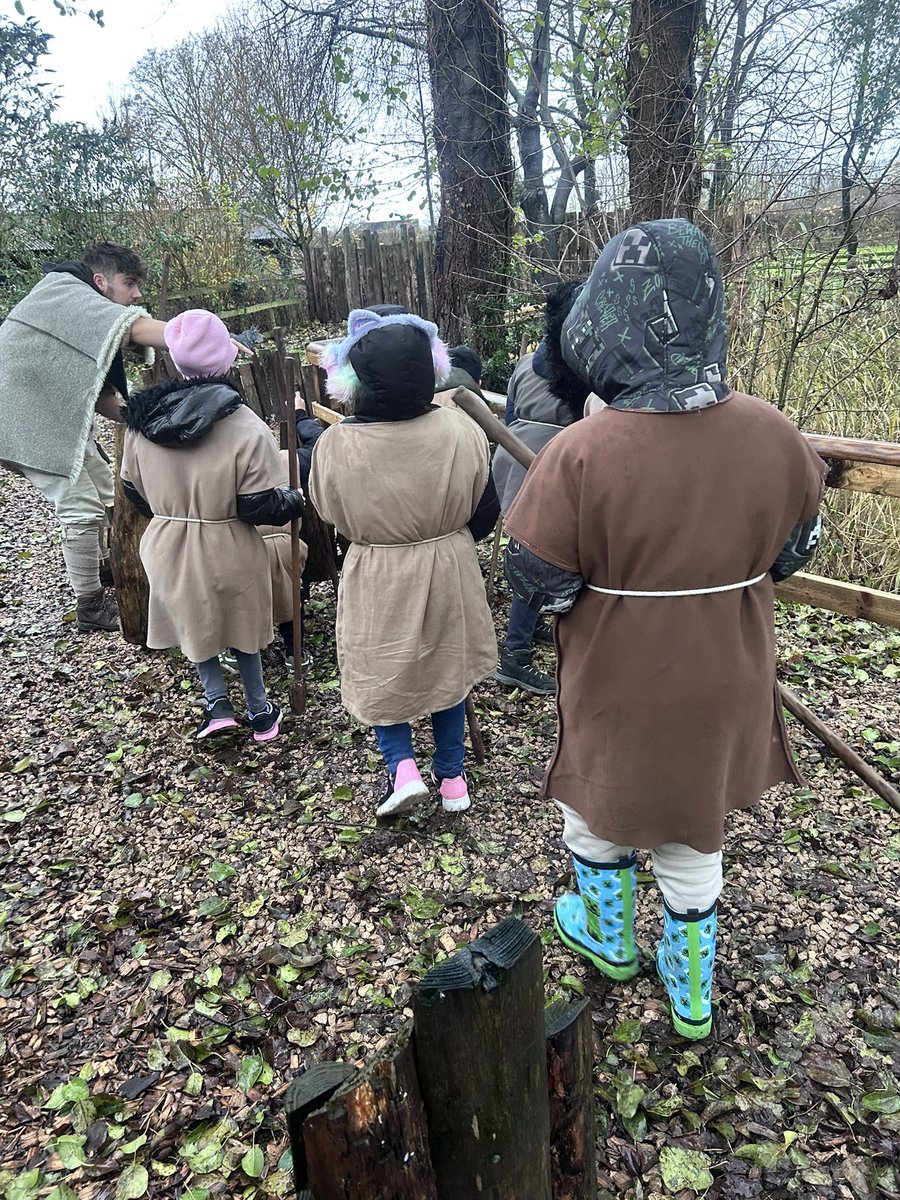 carltonj_i's tweet image. Year 3 Leaves participated in a forest hunt using spears, 🌳and they were enthusiastic throughout the activity.#NatureExplorers #AdventureLearning