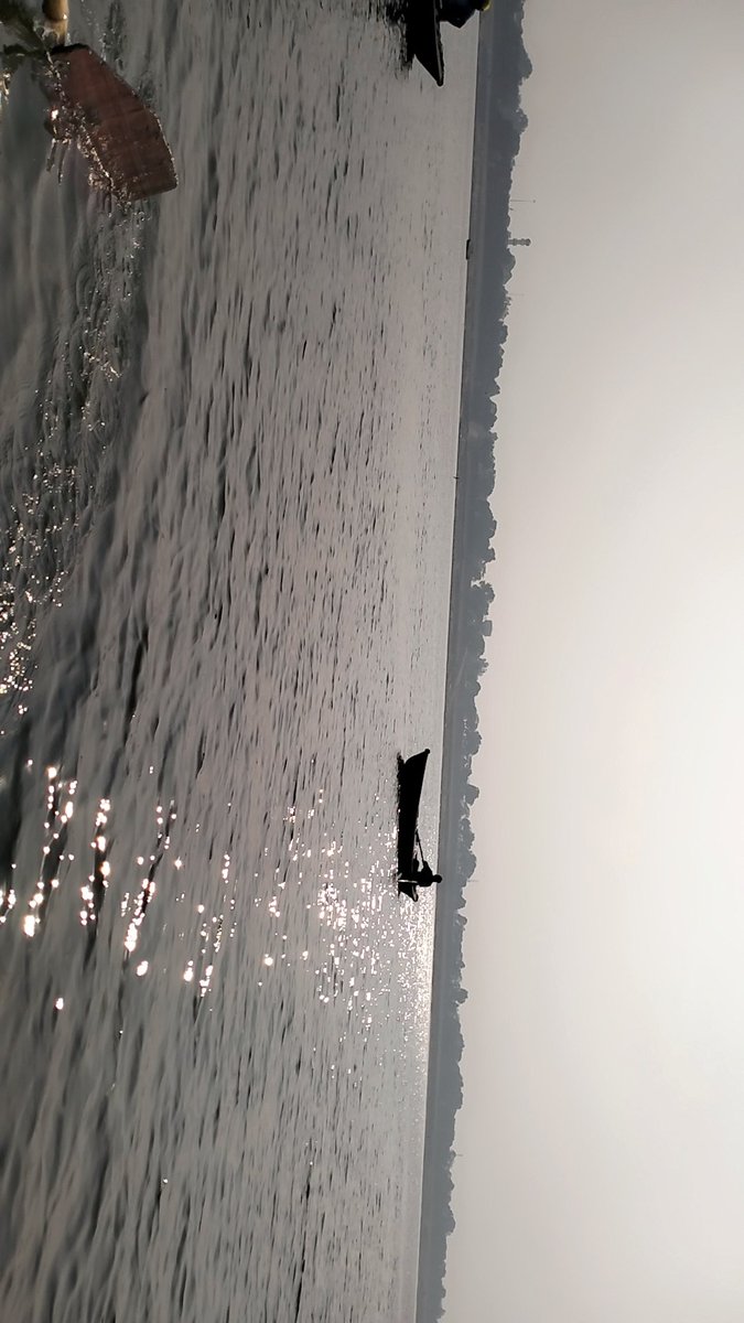 जब दिल का शोर बढ़ने लगे
तब गंगा किनारे आके बैठ जाना