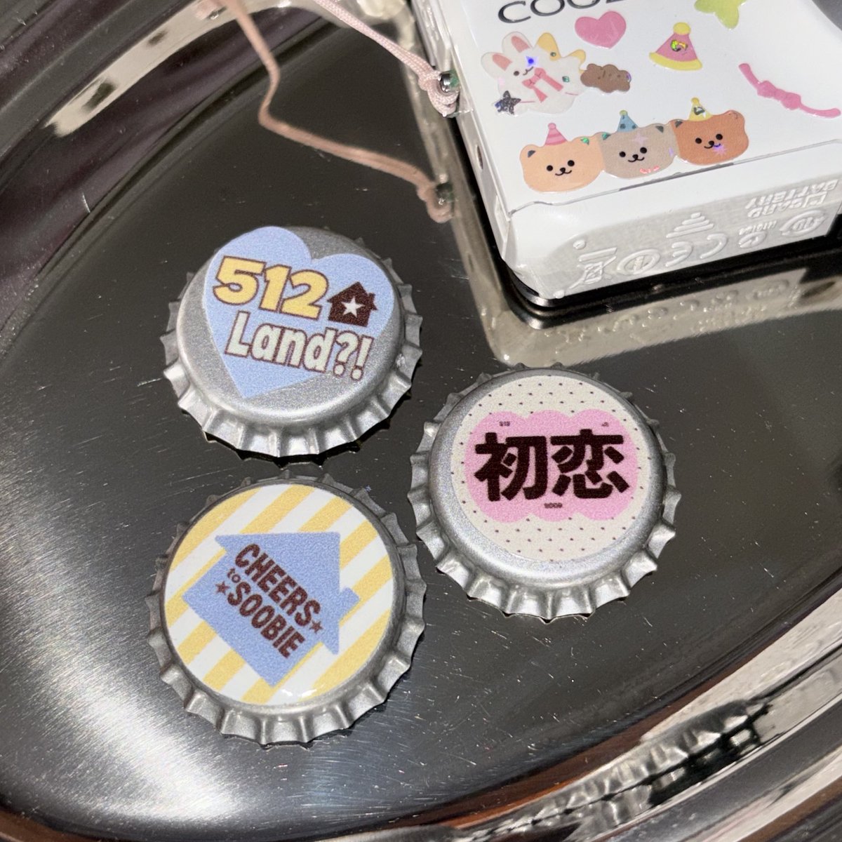 skysafie_id's tweet image. ☆ 512 bottle cap pin 🧷🎀

© skysafie_id x dbdd studio