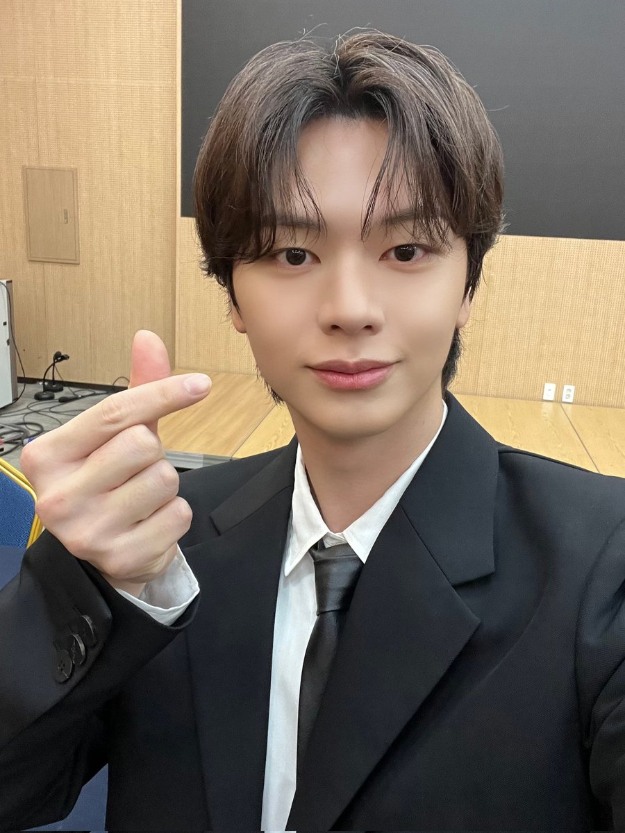 YookSJ_official's tweet image. [📸] #YOOKs_moment 
2025 제 30회 소비자의 날 KCA문화연예 시상식

2025 시청자가 뽑은 올해의 배우상🏆
한 해 동안 사랑해 주셔서 감사합니다🩵
2026년도 성재와 함께해요 o(〃＾▽＾〃)o

#육성재 #YOOKSUNGJAE
#KCA문화연예시상식