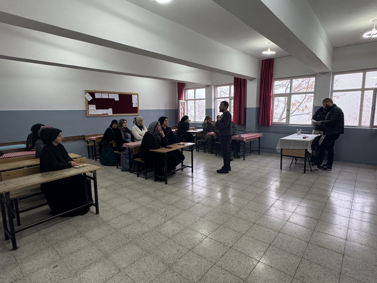 Okulumuz 7/A Sınıfı 1. Dönem 2. Veli toplantısı sınıf rehber öğretmeni Serhat GÜNEŞ  başkanlığında, velilerimizin katılımıyla gerçekleştirildi. Toplantıda, öğrencilerimiz hakkında genel  bilgilendirme yapıldı. Katılım sağlayan tüm velilerimize teşekkür ederiz.<a href="/mem_siirt/">Siirt İl Millî Eğitim Müdürlüğü</a> <a href="/SazIlhan/">İlhansaz</a>