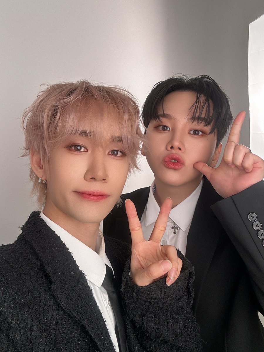 studiolofficial's tweet image. [📸]

✧⋄⋆⋅⋆⋄✧⋄⋆ 𝗗-𝟮 ⋆⋄✧⋄⋆⋅⋆⋄✧

STUDIO L
LIVEまであと2日！

もうすぐKOELに会いに行けます！
ぜひ僕達を応援してください🥹

🔗チケット販売ページ
tiget.net/performers/193…

🗓️2025.12.11(木)~12.22(月)
📍RE:LIVE HALL

#studiol #스튜디오엘 #RELIVEHALL