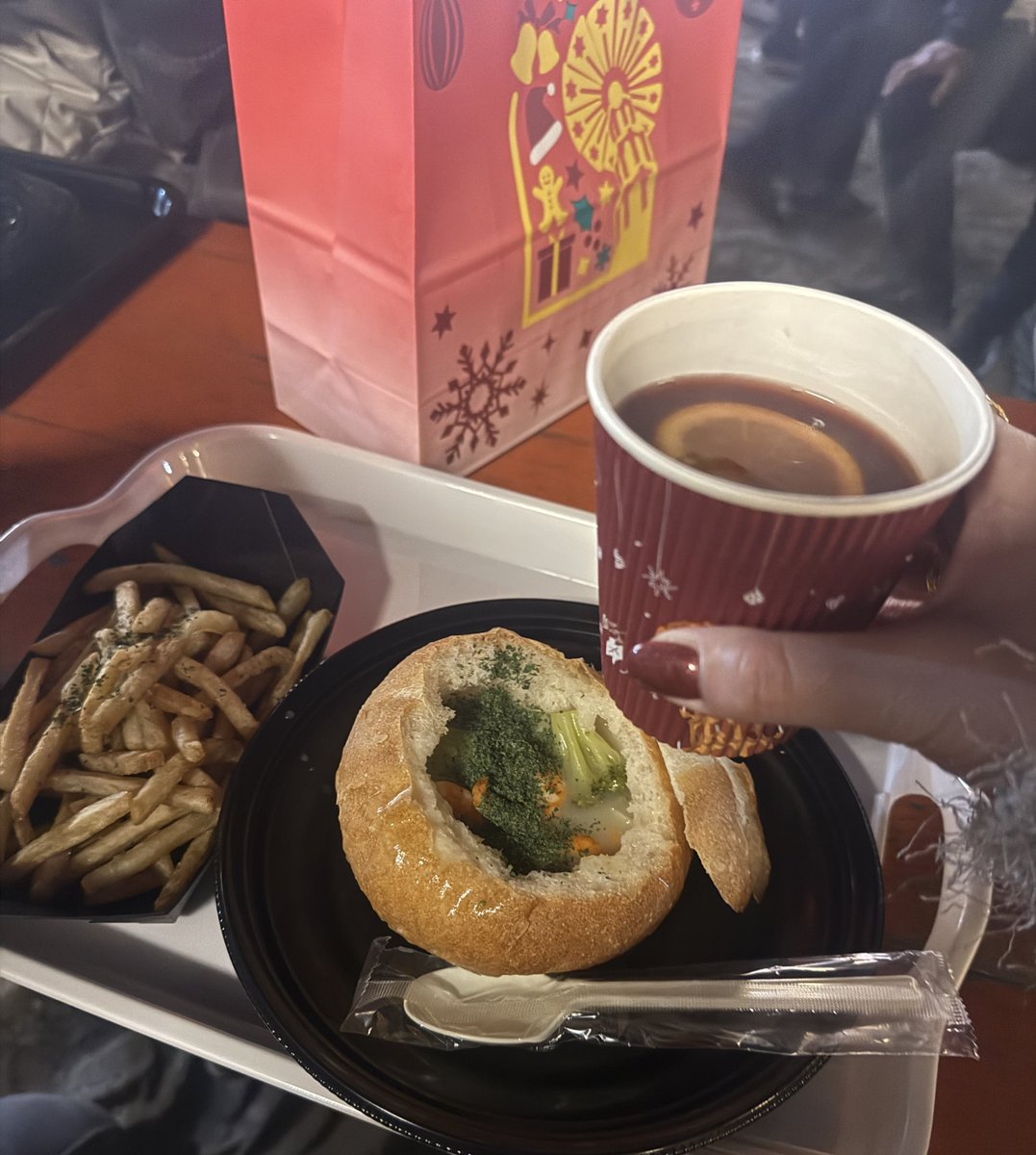 くりすますまーけっと🎄
グリューワインを飲んだよ🍷