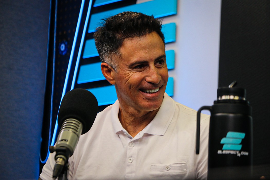 🗣 "El Diente vino a casa y me llevó la Copa a casa, se la llevó del asado y me la trajo. Me emociona mucho contarlo. Nos sacamos una foto con la copa, con mi hijo y mi señora"

➡ Pablo Peirano en @elespectadoruy

📻 810 AM · 92.5 FM
▶️ youtube.com/watch?v=DGKStL…