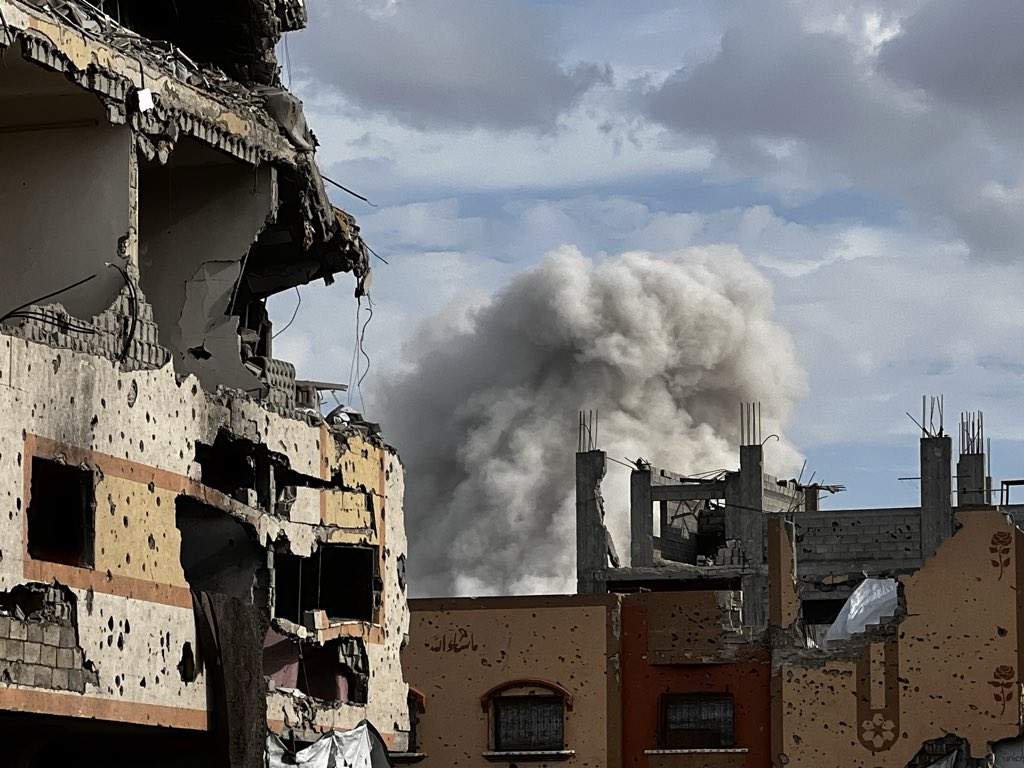 💥Happening now

Israeli bombing in the depths of Al Zaytoun neighbourhood of the Gaza City