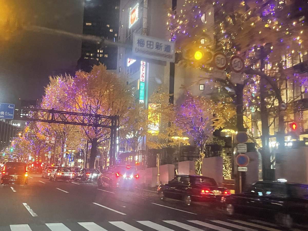 yu_k8181's tweet photo. 彼の車から🤳🏻🎄✨
綺麗🥰
チゲ鍋食べたよ😋
#クリスマス
#イルミネーション https://t.co/NhX0506jsP