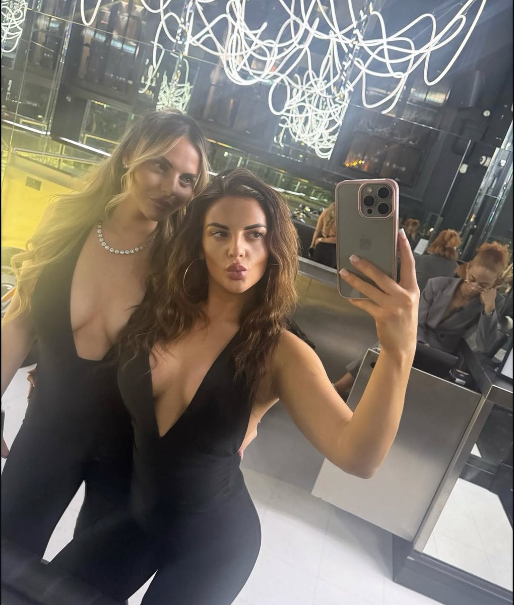 goddess_sofiaxx's tweet photo. us hot girls deserve it all x https://t.co/OLv5smxMvH