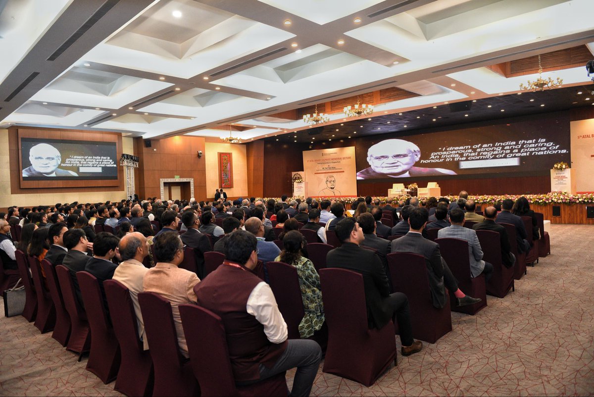 DrSJaishankar's tweet image. Thank Chairman Temasek Holdings Teo Chee Hean for delivering the 5th Atal Bihari Vajpayee memorial lecture.

Value his perspectives on the global changes underway, the importance of strategic autonomy and flexible multilateralism. 

Share his confidence on the future direction of…