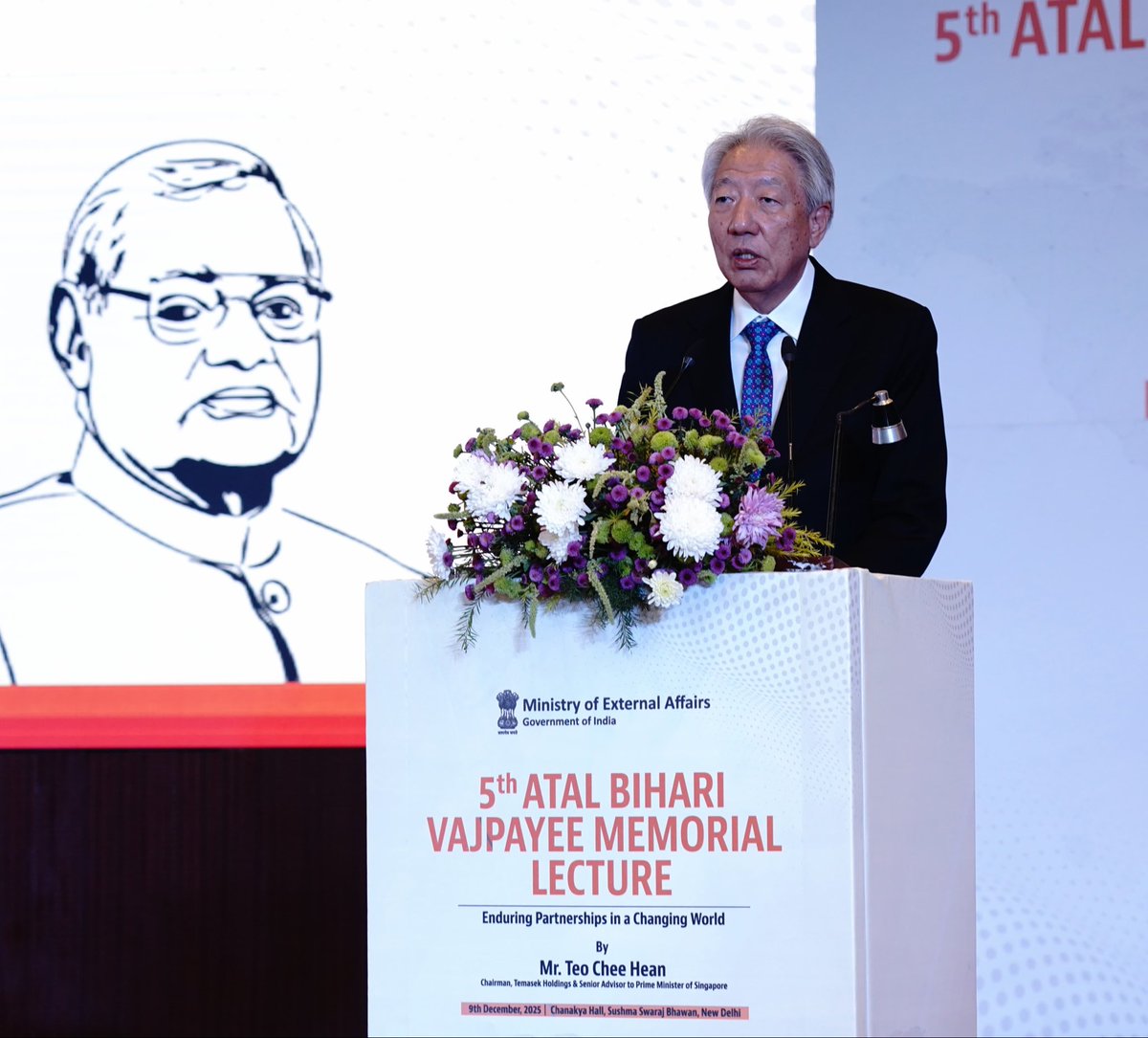 DrSJaishankar's tweet image. Thank Chairman Temasek Holdings Teo Chee Hean for delivering the 5th Atal Bihari Vajpayee memorial lecture.

Value his perspectives on the global changes underway, the importance of strategic autonomy and flexible multilateralism. 

Share his confidence on the future direction of…