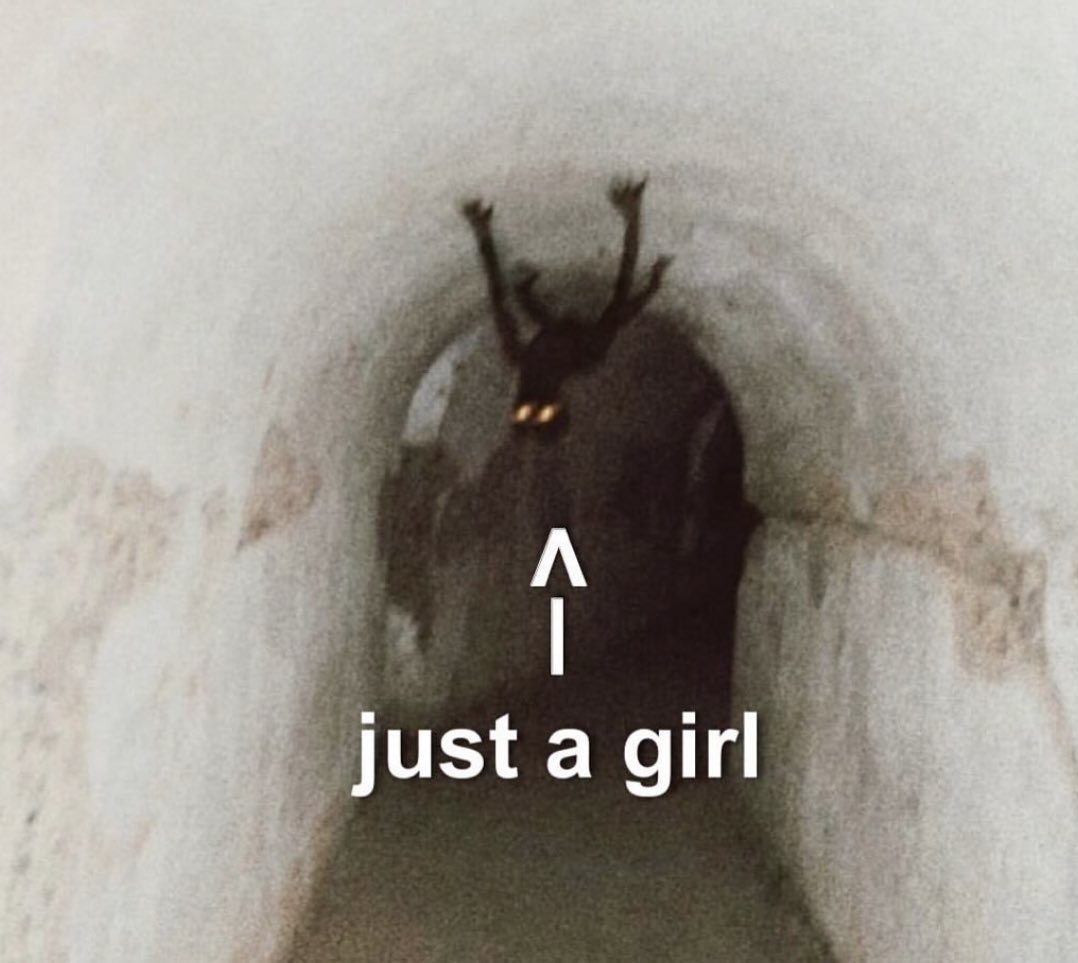 florhcpp's tweet image. después de un atraso de 9 días me vino al parecer con toda la furia pq el dolor q siento es tan fuerte q si me ven ahora parezco un paciente psiquiátrico revolcándome por toda la casa