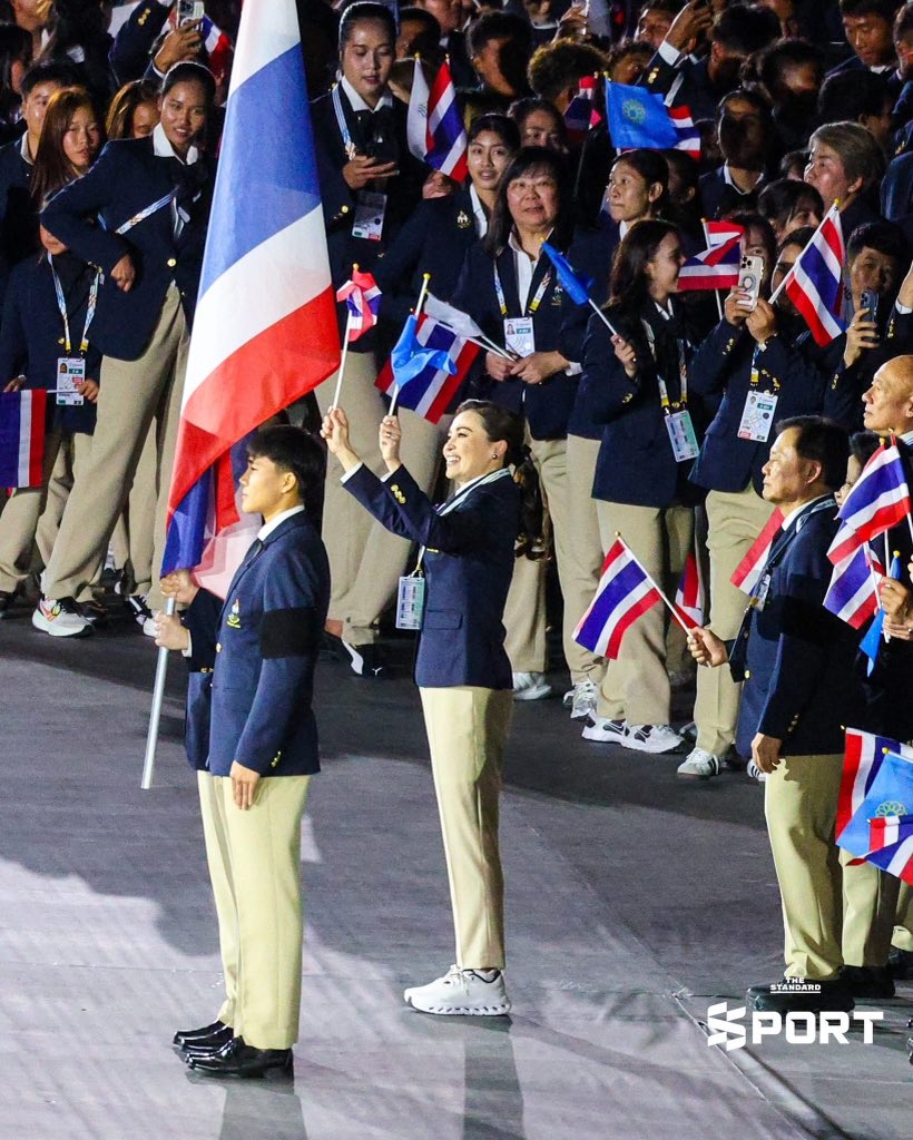 matchalavachu's tweet image. เธอเหมือนกันแสงไฟที่ไม่เคยจะดับ แสนไกลก็ยังเจิดจรัส มากกกกกกกกกกกกกกกก