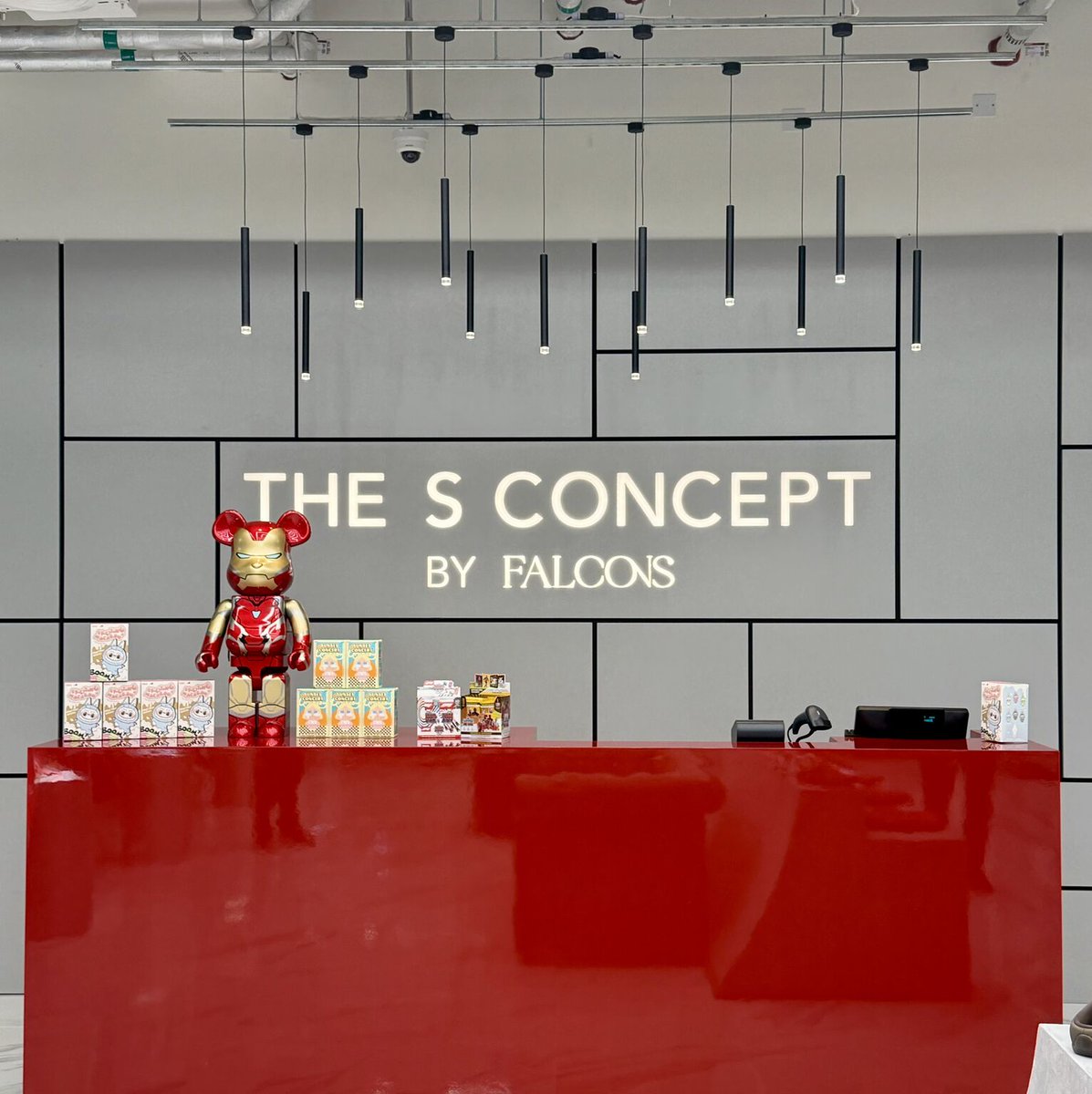 Falcons_Coll's tweet image. 🚀 A Year of Growth &amp;amp; Milestones for The S Concept by Falcons 🚀

At Falcons, we’re driven by a mission to elevate streetwear culture in the region, and this year, The S Concept took some major steps forward.

Here’s what we’ve been up to:
Opened our flagship store at The…