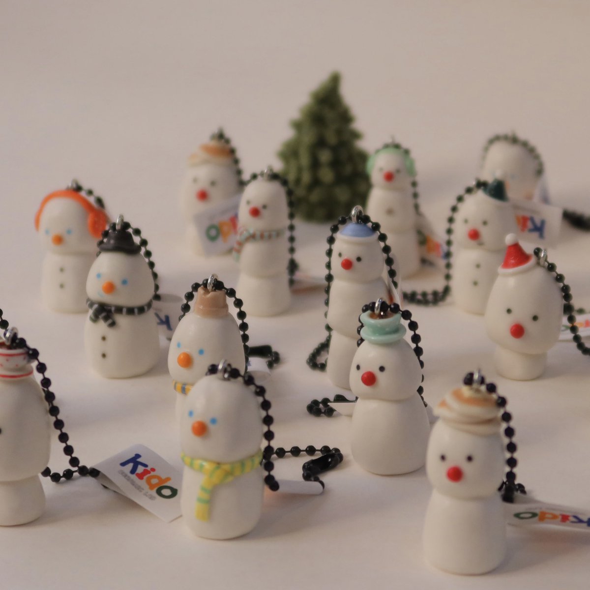 후후 올 겨울 마지막 통판!
망충맹충 눈사람 키링 18종을 
데려왔습니다아  ୧(´ᴗ｀)୨

구매창은 내일(수요일) 저녁 7시에 열립니다!
(눈사람 키링은 원앤온리 제품으로
모두 하나씩만 제작됩니다!)
m.blog.naver.com/foom/224103888…