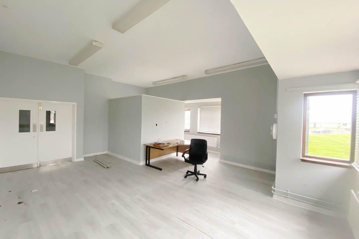 FuturePropAuc's tweet image. PRICE DROP ALERT -  18 Office Suites at RAF Buchan Boddam, Buchan Braes Business Centre, Peterhead - NEW OPENING BID  £76,000 buff.ly/feWSHTK