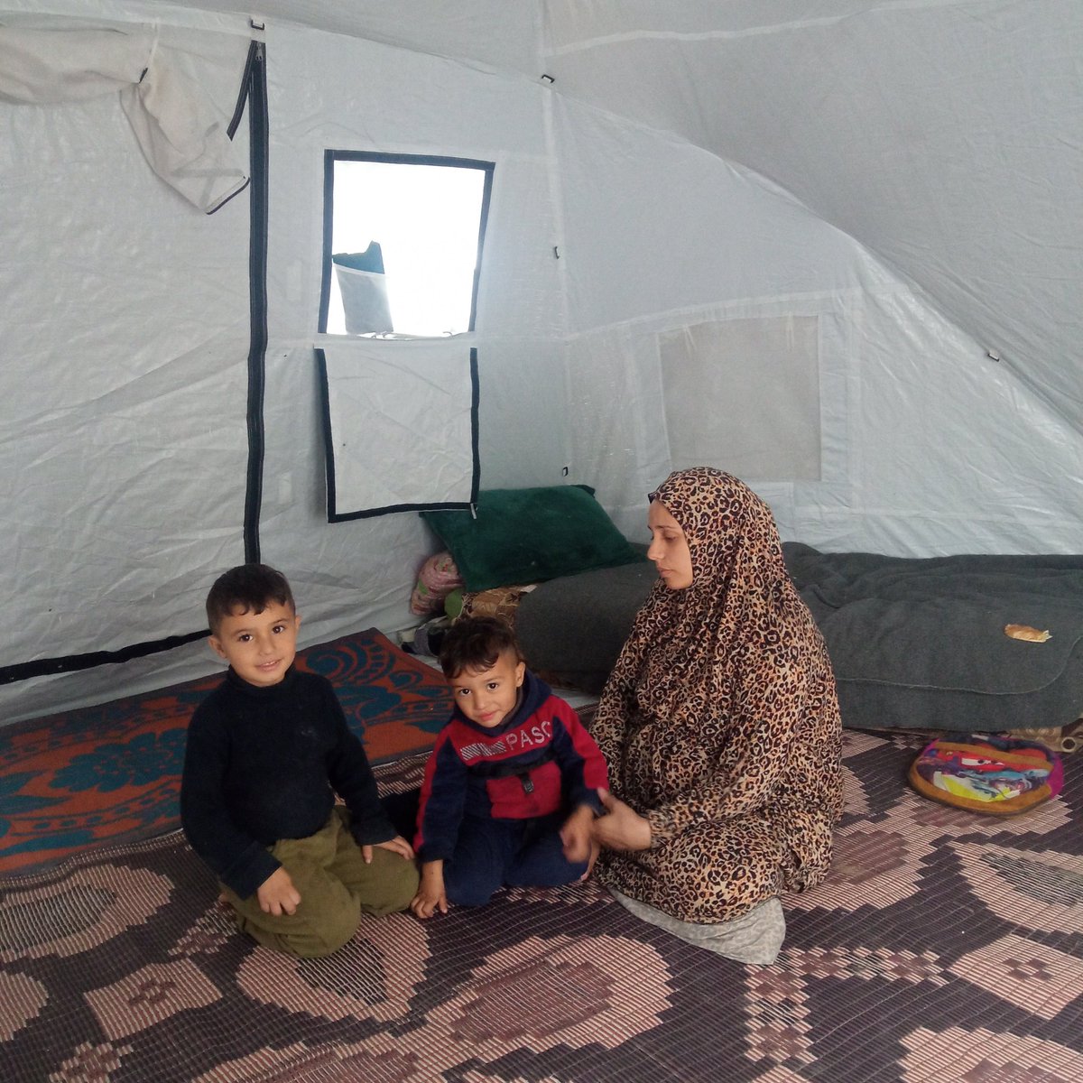 EYahay13404's tweet image. Türk kardeşlerim, en zor zamanlarda yanımda en çok sizler vardınız. Doğum yapacağım ve bebeğim için kıyafete ve beşiğe ihtiyacım olduğu için yardımınıza ihtiyacım var. Çadırım onun için sıcak bir yer değil. Siz en iyi insanlarsınız chuffed.org/project/emanya…