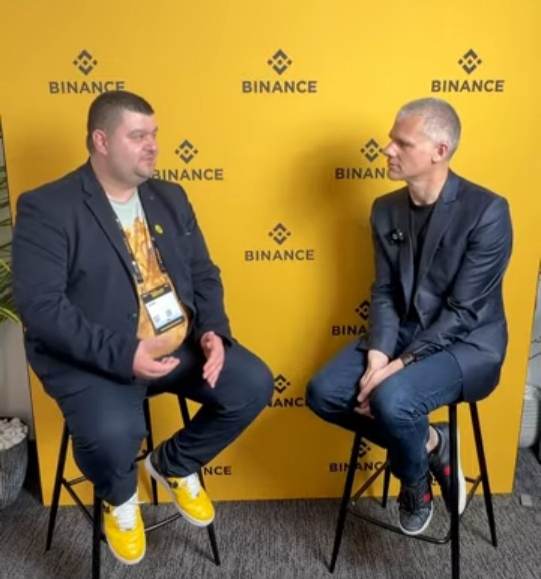 revolut20's tweet photo. Full Insights of my Interview with Thomas Gregory, Binance VP of Fiat during Binance Blockchain week 🔥

👉 Thomas, who oversees the global fiat on- and off-ramp infrastructure at Binance, says his role revolves around one core mission: making it as easy as possible for anyone, anywhere, to move money into and out of the crypto economy.

“I want every person on this planet to have a really easy way to get their fiat money into Binance. If we can do that, they can participate in the Web3 economy instantly and simply,” he explained.
But Binance’s ambitions don’t stop at access. They extend all the way to utility.

👉From Holding Crypto to Using Crypto effortlessly

A major focus for Thomas's team is enabling seamless everyday spending of digital assets.
“Once money is in Binance, users should be able to use it to buy and sell things without friction. That’s where Binance Pay, the Binance Card, and our broader payments ecosystem come in,” he said.

These tools are designed to eliminate the traditional multi-step process of cashing out to banks and then spending. Instead, users can simply pay with their crypto directly and instantly.
The vision is simple: If you have a Binance account, you shouldn’t need a traditional bank to participate in global commerce.

👉Expanding With Mastercard

Brazil Success and More Countries Ahead
One of the highlights of the discussion was Binance’s growing partnership with Mastercard. Recently, Binance relaunched the Binance Card in Brazil, and the early results have been “phenomenal.”

“People can now have a Binance-branded card supported by Mastercard right in their wallet, and the response has been extremely strong,” Thomas shares.
And yes, more countries are on the roadmap. While Thomas stopped short of giving a date for Europe’s return, he teased that user demand is impossible to ignore:
“We’d obviously like to bring it back to Europe. There’s huge demand. Our goal is to make our products as global and universal as possible.”

👉Binance Pay: Explosive Growth and a New Global Payments Network

Few products illustrate Binance’s momentum better than Binance Pay. Over the past year, it has surged to more than 45 million users, 20 million merchants, and most impressively over $250 billion in processed transactions.
“Why do you need a bank account if you’re already holding fiat or crypto inside Binance?”  Tuomas asked.
“With Binance Pay, you remove unnecessary steps. You can just use your crypto instantly to buy what you want.”

For merchants, the appeal is even clearer: access to nearly 300 million potential customers with one integration.
This simple value proposition has helped Binance rapidly build one of the world’s largest crypto merchant networks.

👉Institutional Momentum and What’s Coming Next

The past 18 months have been transformative for institutional adoption, driven by developments such as U.S. Bitcoin ETFs and regulatory clarity in key markets.
Thomas believes this trend is just getting started.
“Institutional involvement builds trust across the entire ecosystem. Going into 2026, we’ll see more use cases, particularly in cross-border payments and remittances using stablecoins,” he said.

This aligns with a broader global shift toward stablecoin based settlement and crypto enabled financial infrastructure, a shift Binance is positioning itself to lead.

👉Will Binance Blockchain Week Return to Europe?

When asked about the community’s favorite question, whether Binance Blockchain Week will return to Europe, Thomas laughed:
“That’s above my pay grade! But being from Europe myself, I’d love to see it happen. Hopefully one day.”

And as Thomas put it:
“If we give our users smooth, clear, global experiences for moving money in, out, and across the world, why would they need a bank at all?”

👉 Watch the Full Interview here:
https://t.co/KdkuGjm1KX

👉 Start your Journey with Binance:
https://t.co/d8qXJCz9V7

 #BinanceBlockchainWeek #Binance #ThomasGregory