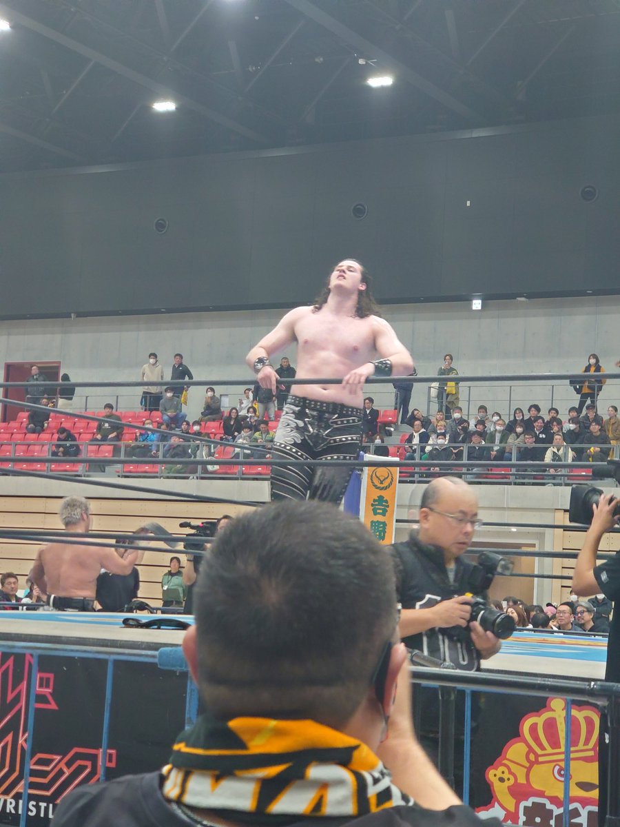 どふこん tweet media