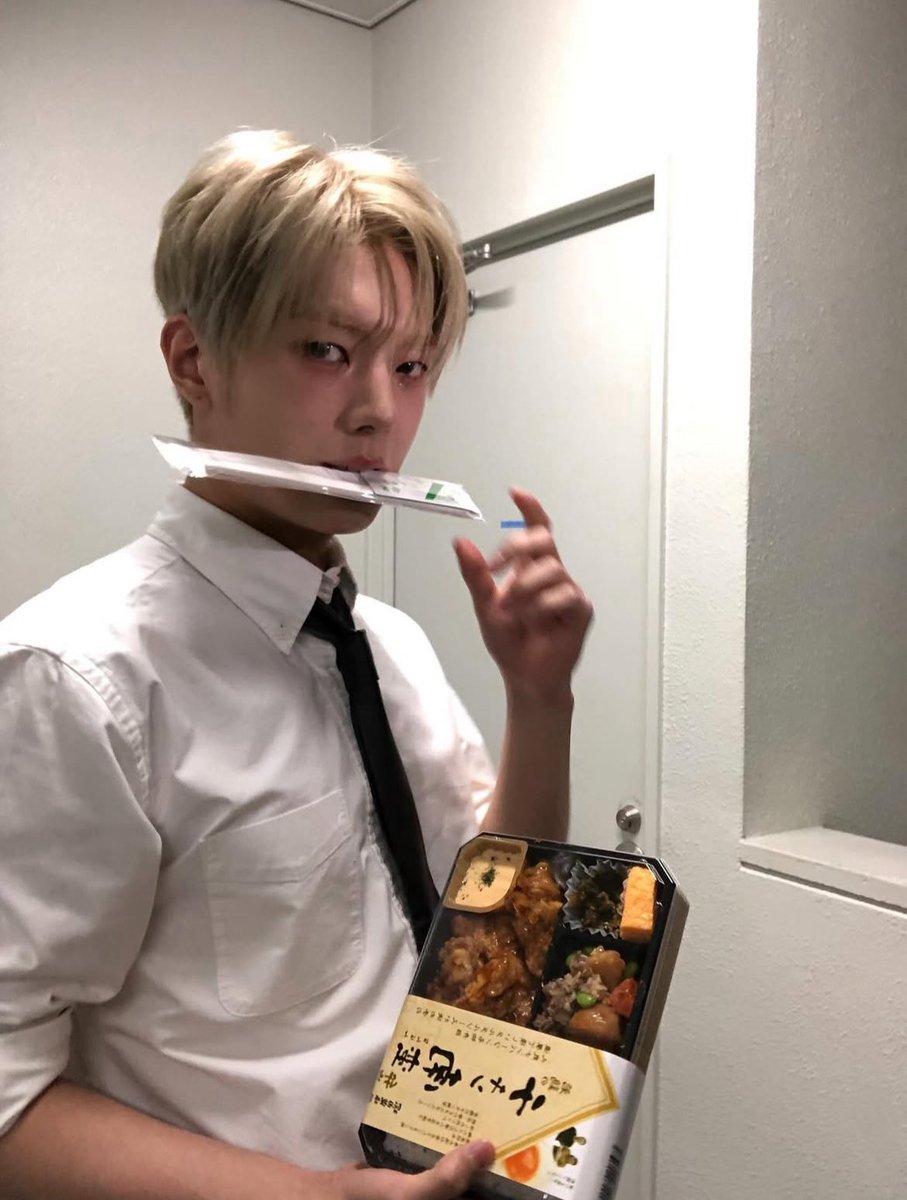 feignedvirgin2j's tweet photo. 대리님 보고섭니다 https://t.co/qkrYZCHsNg