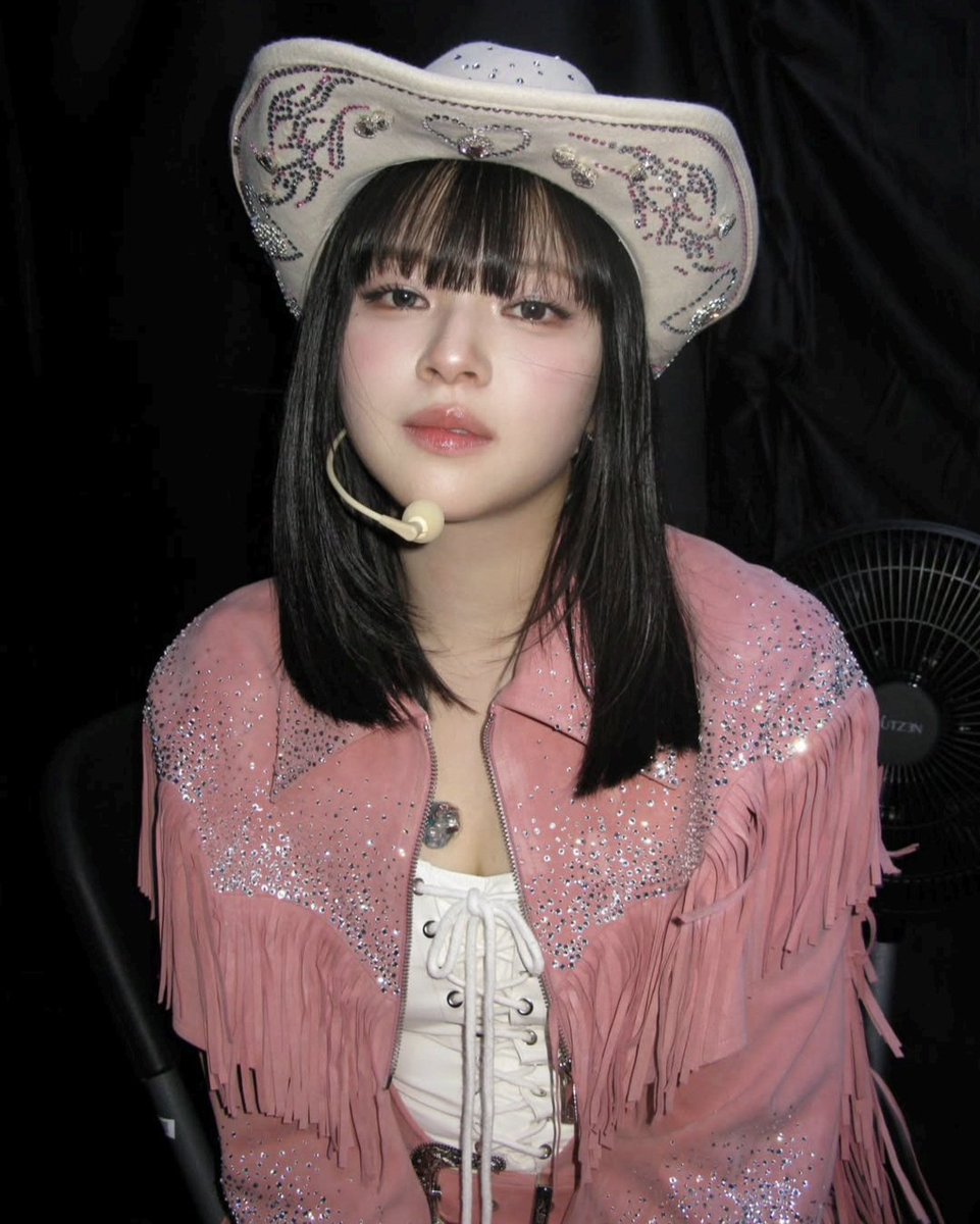 ブルーとピンクどちらの衣装も素敵✨ #JEONGYEON