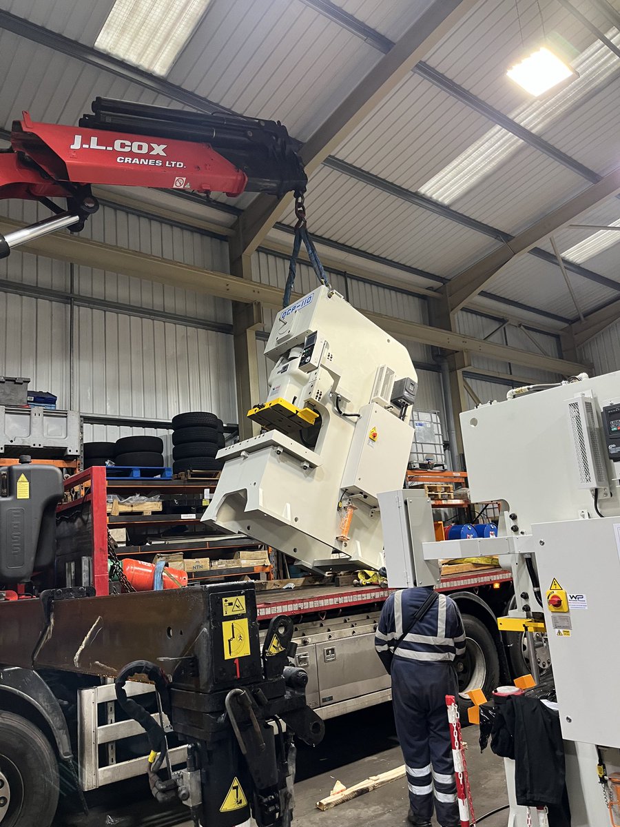 Very early start at Worcester Presses Ltd, delivery of a Chin Fong OCP-110 High speed 
being positioned for immediate commissioning and delivery to customer early 2026!🥳🛠

📞 For more information call us: 01384 392 266 

📧 Email our sales team: sales@worcesterpresses.co.uk