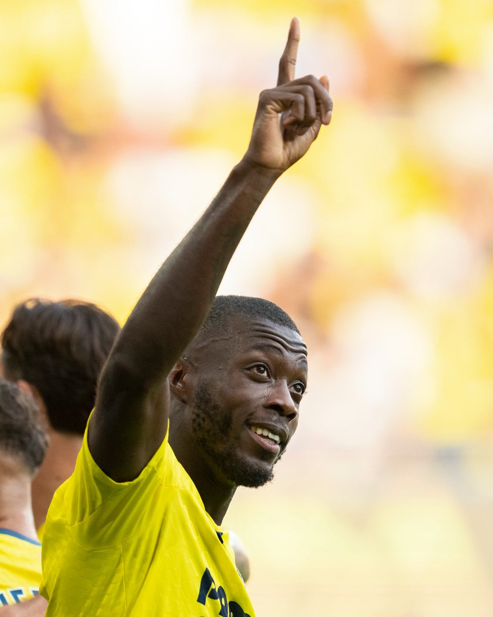 VillarrealCF's tweet image. En el fútbol, como en la vida, no hay lugar para el racismo. 

El Villarreal CF rechaza cualquier acto de violencia verbal o física y manda mucho ánimo y fuerza a su futbolista Nicolas Pepe, víctima de insultos racistas.

Estamos contigo, @Nicolaspepe1919. 💛