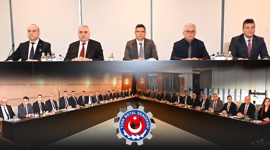 TÜRK METAL SENDİKASI BAŞKANLAR KURULU SONUÇ BİLDİRGESİ
 
"MESS’İN TEKLİFİ KABUL EDİLEMEZ. SENDİKAMIZ, ÜYELERİNİN HAK VE ÇIKARLARINI KORUMAYA KARARLIDIR."

Türk Metal Sendikası Başkanlar Kurulu, 9 Aralık 2025 Salı günü Sendikamız Genel Merkezinde toplanarak Türk Metal - MESS Grup