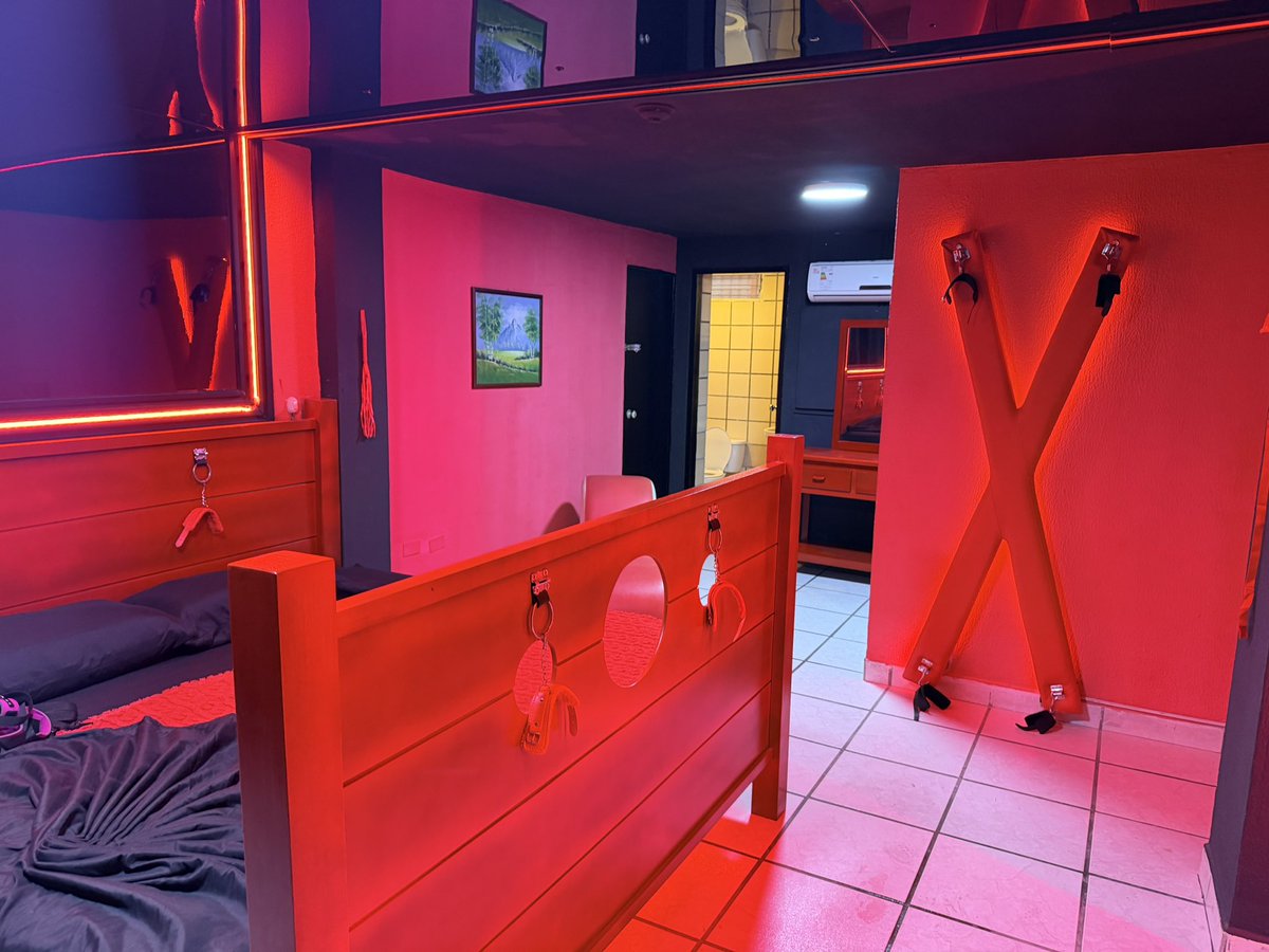 MUSASSEX's tweet photo. @Swinger20211 Vayan para el Rodas en esta habitación es lo máximo https://t.co/Du7LoshSv2