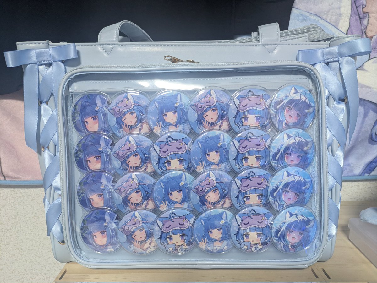 海月雲ろあ #海月雲ろあPUS PUSの缶バッジで痛バ組んだよ〜 宇宙一