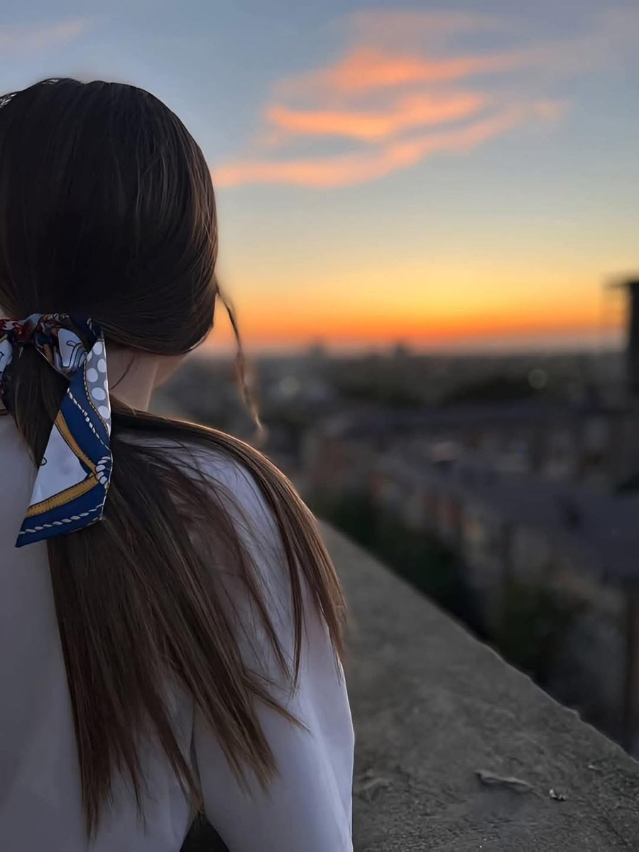 Dürüst biri olmaya çalışın ki
Musalla taşında bizlerde yalan 
Konuşmayalım