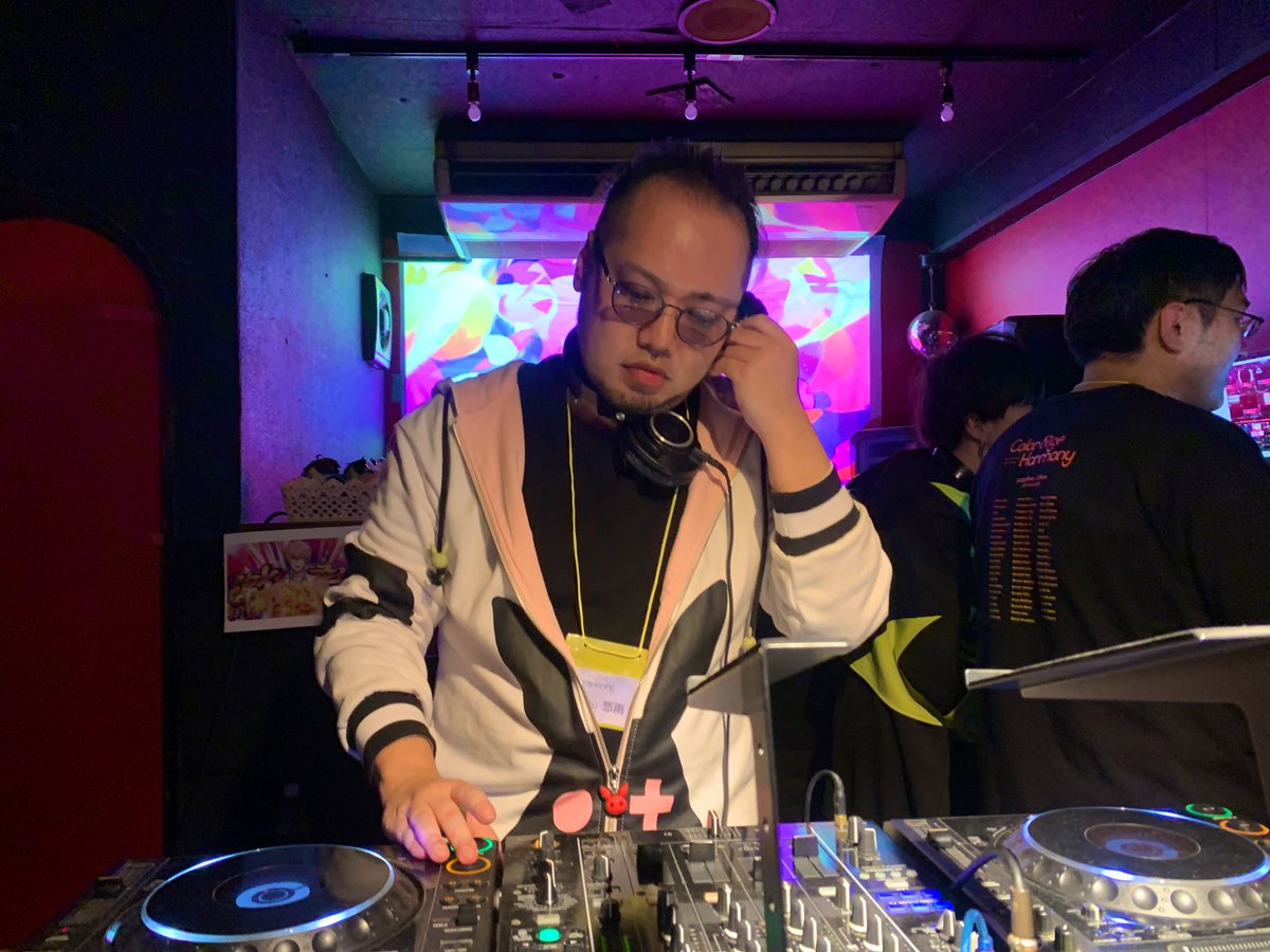 virtualrhythm's tweet photo. Virtual Rhythm vol.4 
1周年記念回たくさんのご来場ありがとうございました✨

先週の土曜日、各地からゲスト様達をお迎えして大盛況で終了いたしました！
今回も熱く楽しい素敵な回となりました☺️

次回開催については調整中ですので詳細お楽しみに！また来年お会いしましょう🥳

#ばーちゃりずむ https://t.co/IwhzHnYQ7k