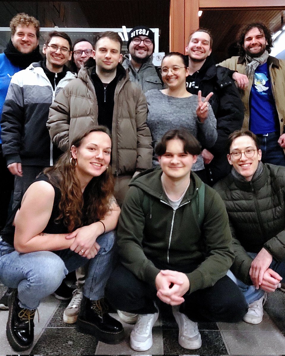 Das 100. Smash Weekly Jubiläum des <a href="/kitscesports/">KIT SC eSports</a> wurde erobert🔥

🥇 V^le
🥈 <a href="/Spl_MrCookie/">Mr_Cookie</a> 
 4. <a href="/ERN_Roxas/">Dave</a> 
 5. Erik
 9. <a href="/LieseCoffee/">Liese☕️</a> 
17. <a href="/mstkpanda/">🖤Ayu_MstkPanda🖤</a> 

Und ein gewonnenes Amateur Bracket von Liese💛

Danke für das tolle Event!
Auf weitere Smash Weeklys und Vereinsfreundschaft🤝