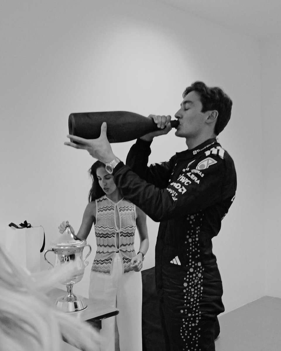 GeorgeRussell63's tweet image. 2025, that’s a wrap. Pleased to bring home P2 for the team in the Constructor’s Championship! 👊 A rollercoaster of a year with some amazing highs and many learnings. Thanks to the incredible people behind the scenes, for all the hard work and dedication!! Here’s to ‘26!