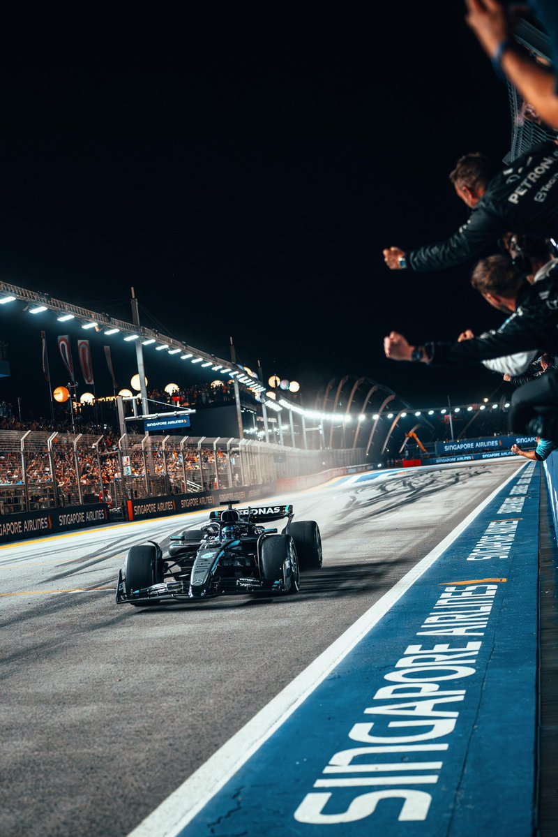 GeorgeRussell63's tweet image. 2025, that’s a wrap. Pleased to bring home P2 for the team in the Constructor’s Championship! 👊 A rollercoaster of a year with some amazing highs and many learnings. Thanks to the incredible people behind the scenes, for all the hard work and dedication!! Here’s to ‘26!