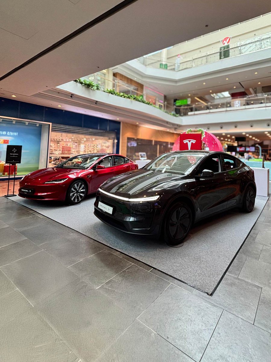 Tesla Singapore tweet media