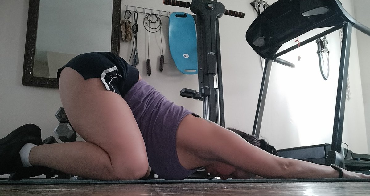 BabeIntheBar's tweet image. Good morning everyone.  Time to get up and start the day.  Gym then work later.  Please remember to stretch and drink water before every workout.   I think I'll do a little meditation as well.  I don't do it much but I think I need to.  Enjoy your day Xers.

#motivate #yourself