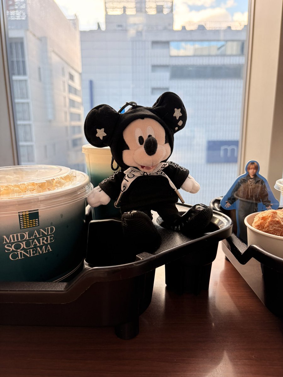 今日は美容院終わってからズートピア2見てきた🐰🦊色んなものが隠れてて面白かった🐭🍽😋