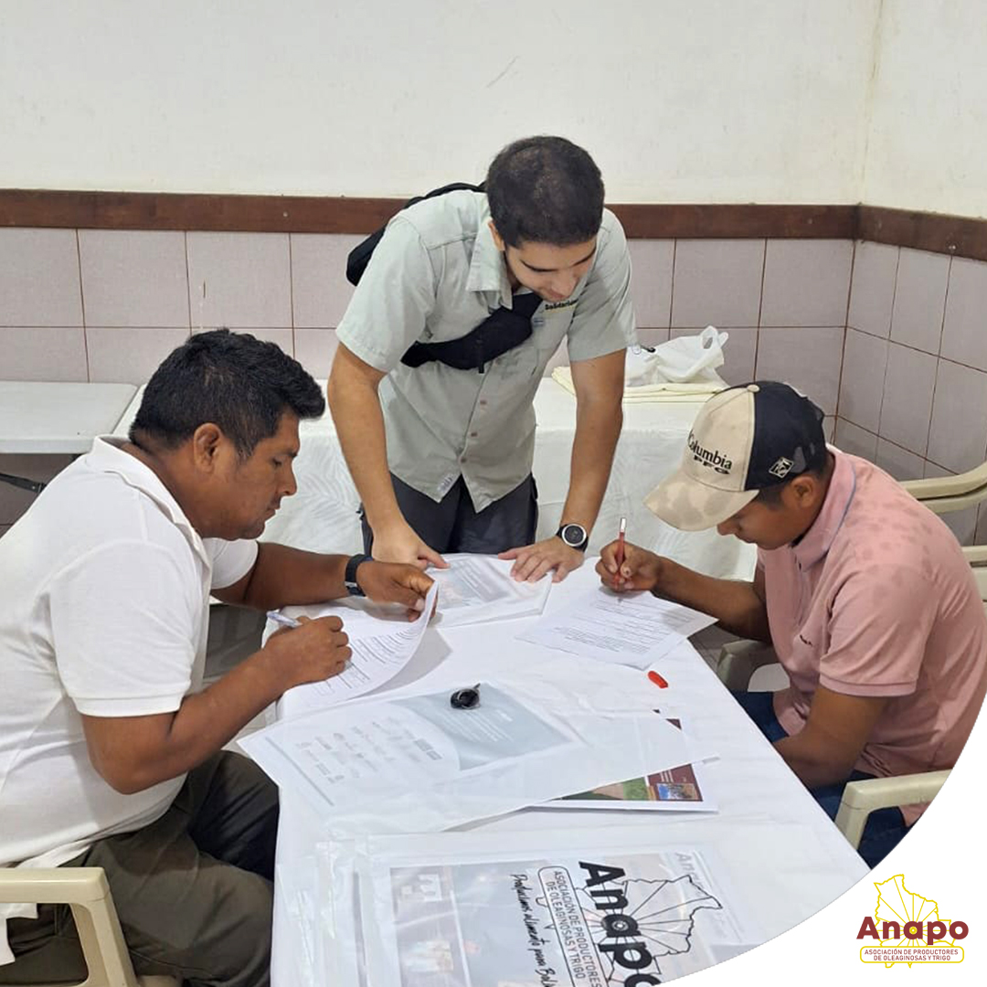 ¡El conocimiento no para! 🚜

Capacitamos a productores de San Pedro en Buenas Prácticas Agrícolas para impulsar la sostenibilidad y eficiencia.

La jornada cerró con un taller de nutrición de @SoyaYVida ¡con recetas a base de soya para el bienestar familiar! 😋

#anapobolivia