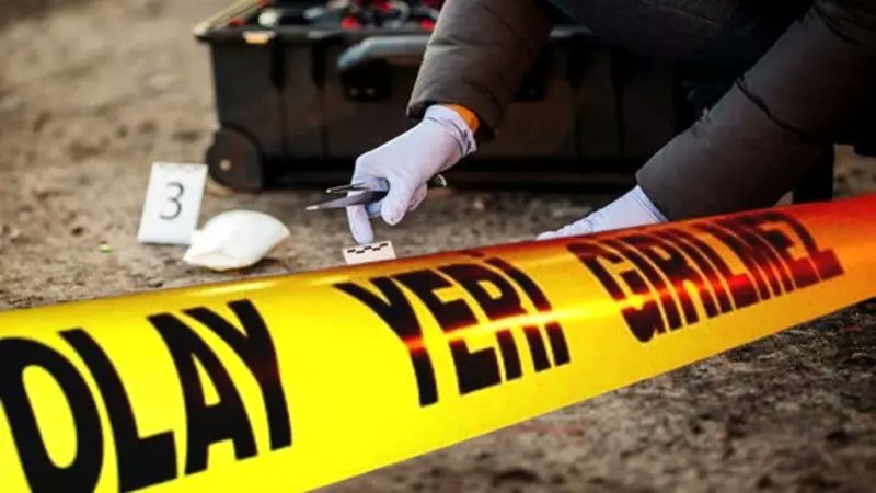 Kayseri'de boşanma aşamasındaki eşini öldürmeye giden İlhan Ş., kapıyı açamayınca sinirlenip apartmanda karşılaştığı başka bir kadını öldürdü.