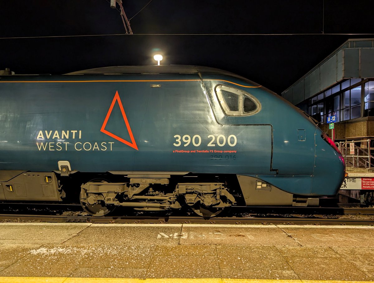 DownOnTheStour's tweet image. Year in Review 2025: January✨

Kicked off the year with MEGA traction on a 350/2, saw 197s on test to Birmingham, completed the Bentham Line, and caught the Rail 200 Pendo for the 1st time.📸

#yearinreview #class197 #class350 #benthamline #rail200