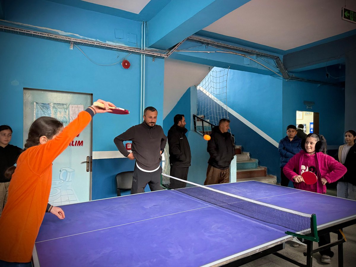 Cukurca_GM's tweet photo. Çığlı Köyü Şehit Binbaşı Erdoğan Özdemir Ortaokulu öğrencileriyle masa tenisi seçmeleri gerçekleştirdik 🏓✨
Gençlik Merkezi olarak sporda yeteneği keşfetmeye ve gençlerimizi desteklemeye devam ediyoruz 💫💙 https://t.co/9ndgXGcss1
