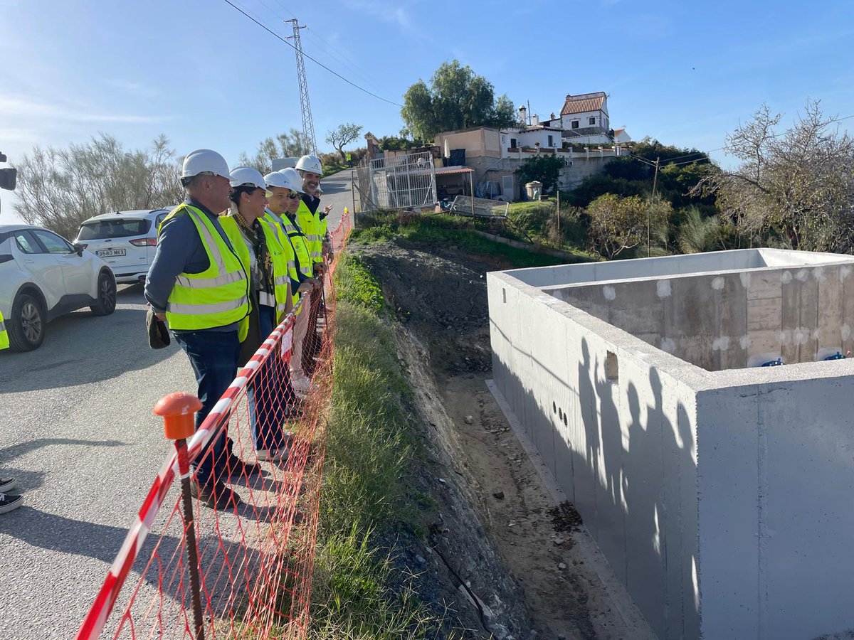 diariosexitano1's tweet photo. La Junta invierte 8,2M€ en dos obras para garantizar el agua a regantes de #Almuñécar y #Jete,

Fernández-Pacheco visita estas actuaciones de aguas regeneradas que beneficiarán a 4.500 agricultores de la zona
https://t.co/nVz2J1k2xs https://t.co/7MDNeyBInI