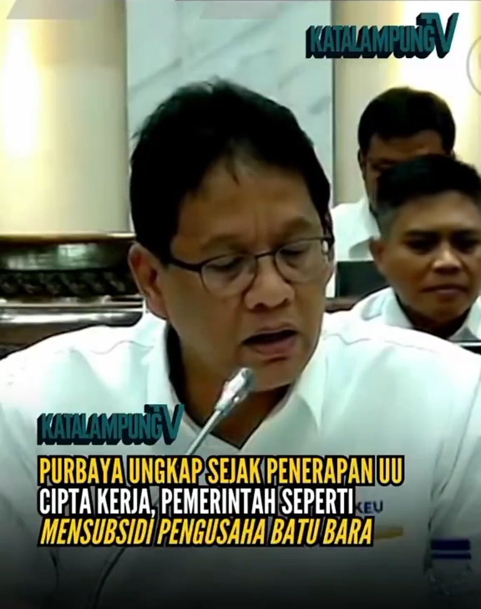 arifbalikpapan1's tweet photo. Luhut: Sayalah yang Mencetuskan Omnibus Law UU Cipta Kerja 

Purbaya: Penerapan UU Cipta Kerja, Pemerintah Seperti Mensubsidi Pengusaha Batubara

Ide-ide Luhut ini seperti berkhianat pada Rakyat 😭 https://t.co/a29wez7vxS