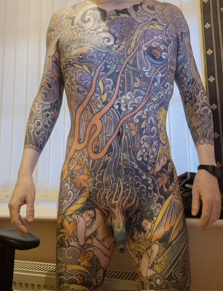 Links up with the rest of the suit...

#cocktattoo #genitaltattoo #tattooedcock #penistattoo